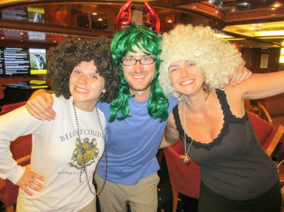Com a Anna e o Greg, casal americano, durante uma Festa da Fantasia no trecho entre Buenos Aires e as Ilhas Malvinas